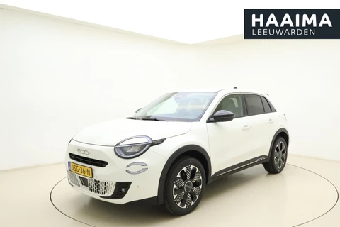 Fiat 600 1.2 Hybrid La Prima | Camera | Elektrische achterklep | 18'' lichtmetalen velgen | Lederen bekleding | Stoelmassage
