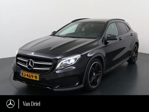Mercedes-Benz GLA 180 AMG line | Night
