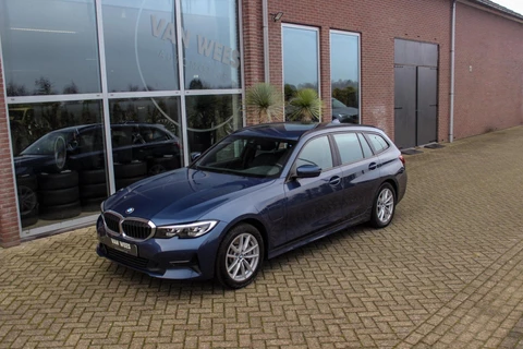 BMW 3-serie Touring 330e Business Edition Plus | 1e eigenaar | BTW auto | Leer | Camera | Sportstuur | 17 inch | Rijmodus | Bluetooth | Cruise control