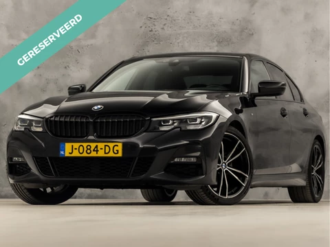 BMW 3 Serie 320i M Sport 184Pk Automaat (APPLE CARPLAY, M PAKKET, LEDER/ALCANTARA, STOELVERWARMING, SPORTSTOELEN, GETINT GLAS, SFEERVERLICHTING, FLIPPERS, NIEUWE APK, NIEUWSTAAT)