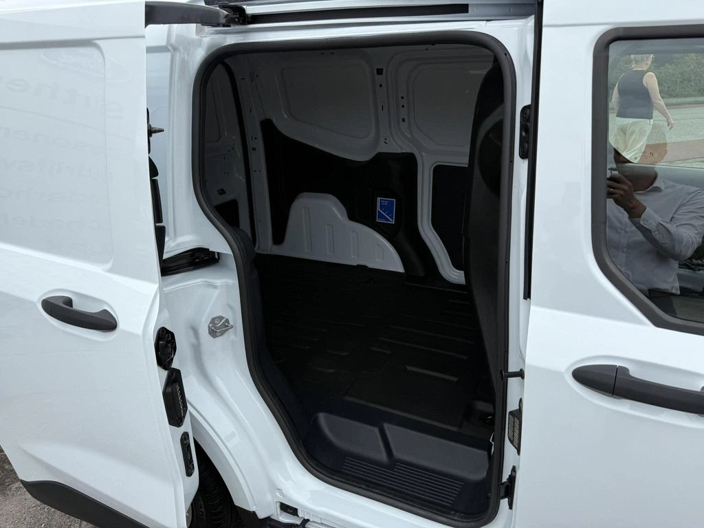 Ford Transit Courier – foto 27