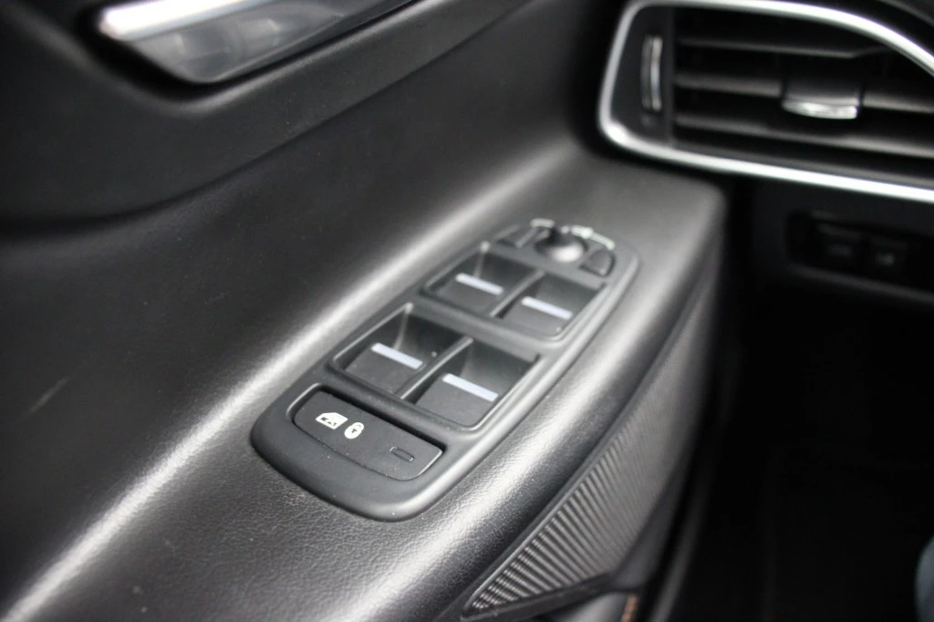 Jaguar XE – foto 29