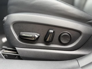 Lexus UX – thumbnail 12