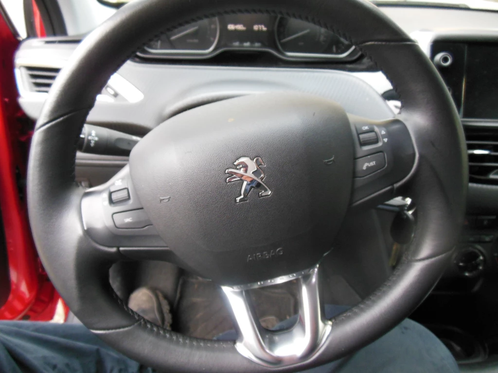 Peugeot 208 – foto 10