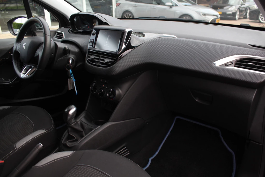 Peugeot 208 – foto 10