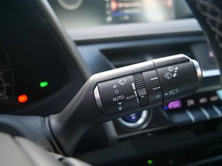 Lexus UX – thumbnail 22