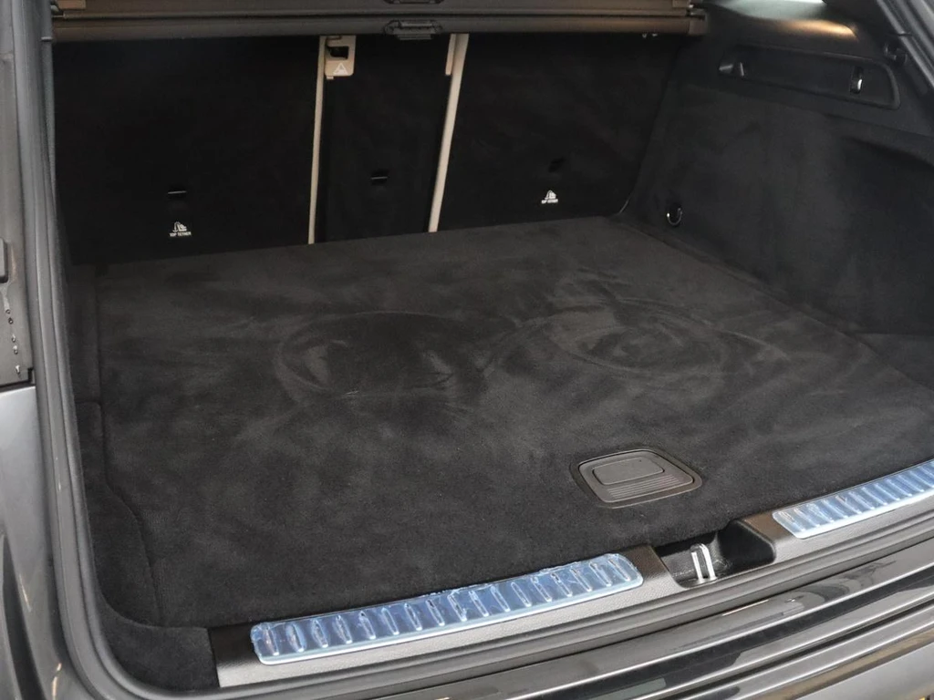 Mercedes-Benz EQC – foto 14