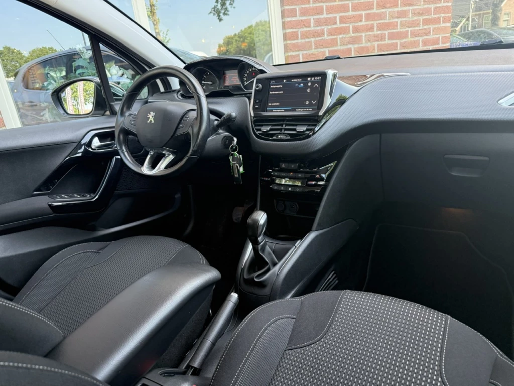 Peugeot 208 – foto 38