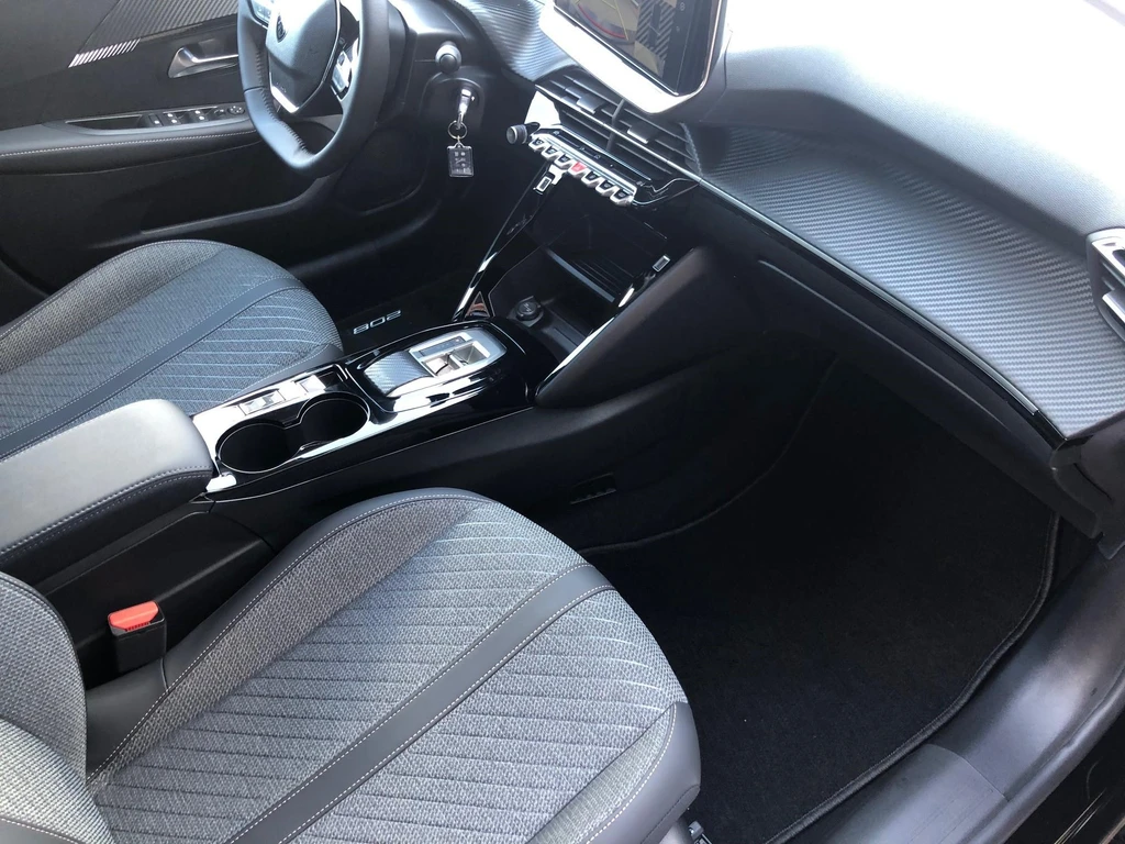 Peugeot 208 – foto 6