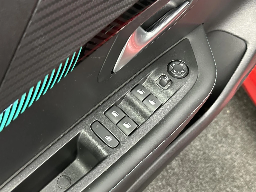 Peugeot e-208 – foto 17