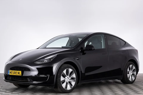 Tesla Model Y Long Range Dual Motor 75 kWh *SOH 94.6%* PANORAMADAK | LEDER