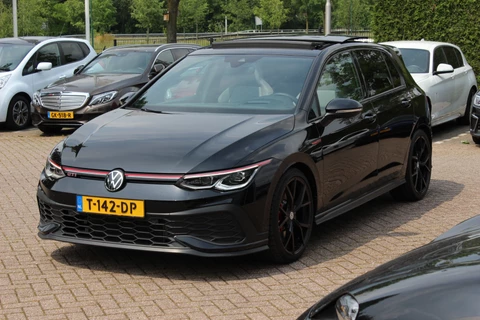 Volkswagen Golf 2.0 TSI GTI Clubsport / Full option! / Panoramadak / Camera / Head-up / Leder / Nurburgring / 19'' / Harman Kardon / Matrix LED / Stoelventilatie+Verwarming+Massage / Stuurverwarming / Dodehoek / DAB / ACC