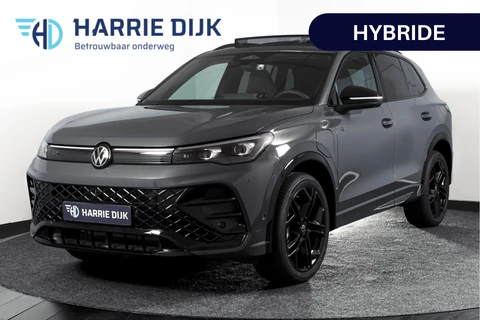 Volkswagen Tiguan 1.5 eHybrid 272PK R-Line Edition | Black Style | 15 inch Navi | Elek. Trekhaak | IQ Light | S/K-Panodak | Dig. Cockpit | Adapt. Cruise | Stoel-+Stuurverw. | 360 Camera | NAV + App. Connect | ECC | Elek. Klep | LM 20" | 4393