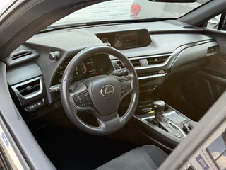 Lexus UX – thumbnail 10