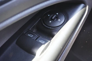 Ford Transit Connect – thumbnail 15