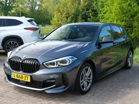 BMW 1-serie 118i Business Edition Plus 136pk Automaat | M -Sport | Navi | Stoelverwarming | PDC |