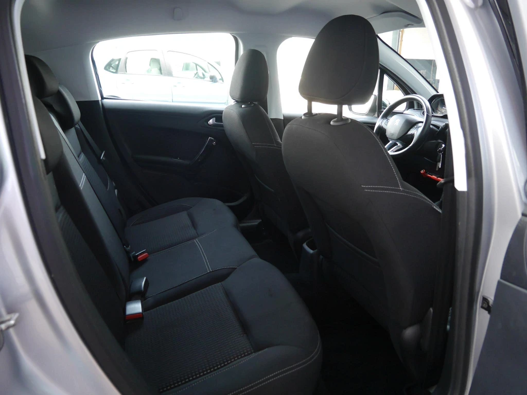 Peugeot 208 – foto 12
