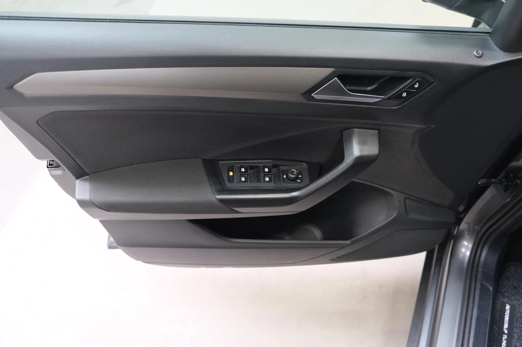 Volkswagen T-Roc – foto 10