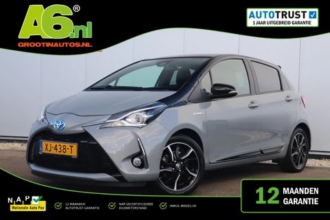 Toyota Yaris 1.5 Hybrid Bi-Tone Plus 101PK Automaat Panoramadak Navigatie Camera Clima Cruise Keyless Entry 16 inch LMV