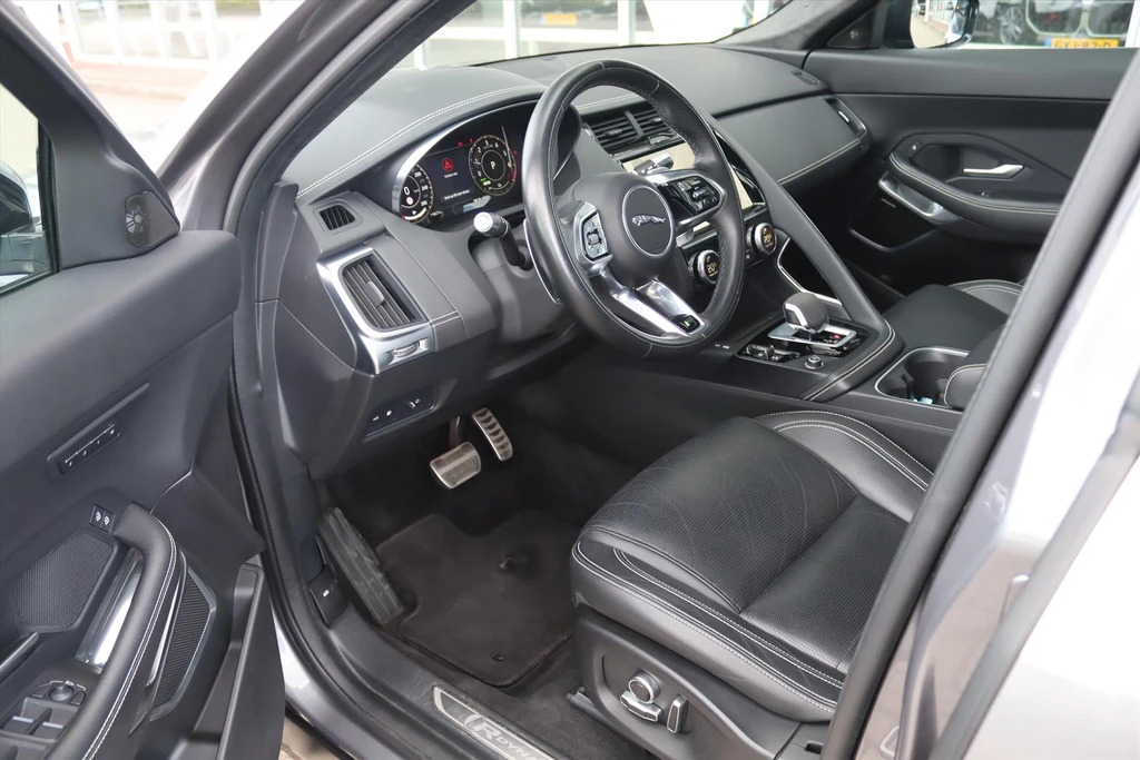 Jaguar E-PACE – foto 12