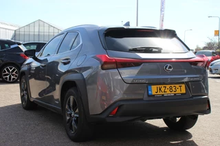 Lexus UX – thumbnail 3