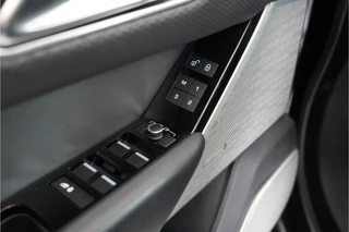 Land Rover Range Rover Velar – thumbnail 36