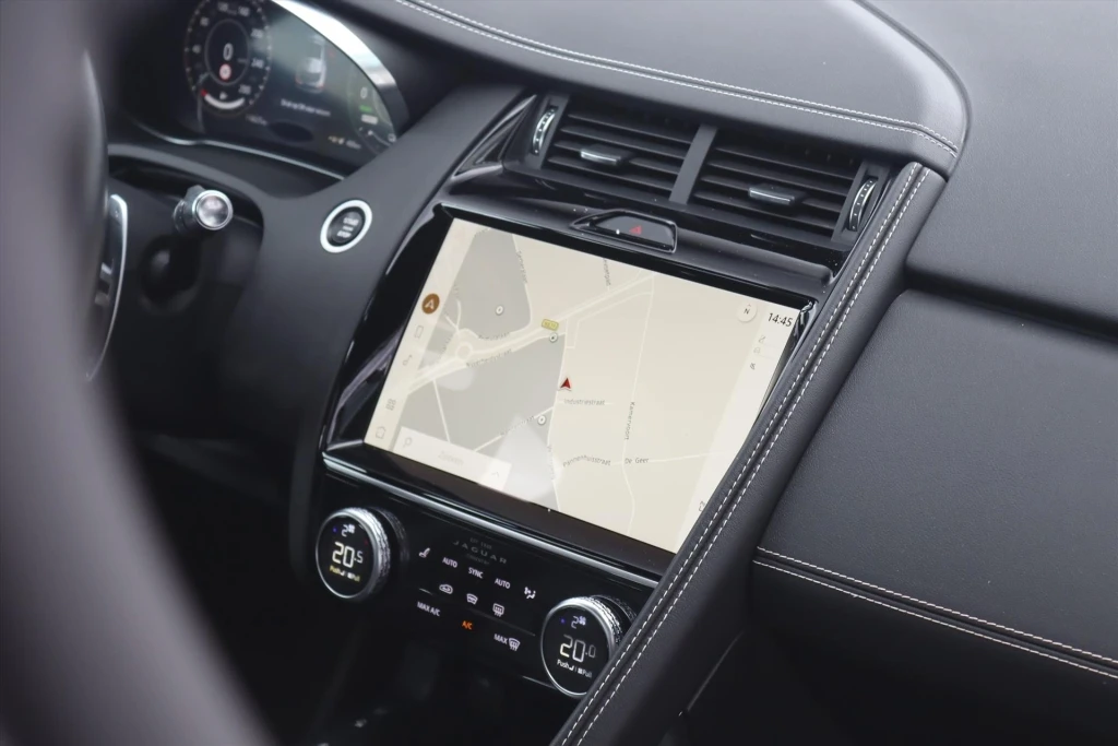 Jaguar E-PACE – foto 13