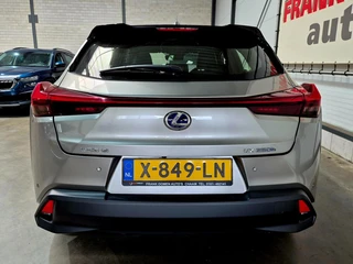 Lexus UX – thumbnail 7