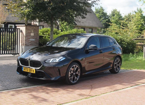 BMW 1-serie 120 M Sport Design Edition | M-Pakket | Camera | Apple Carplay | Sfeerverlichting | NL-Auto |