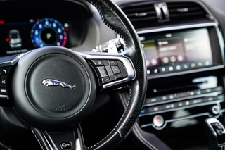 Jaguar F-PACE – thumbnail 54