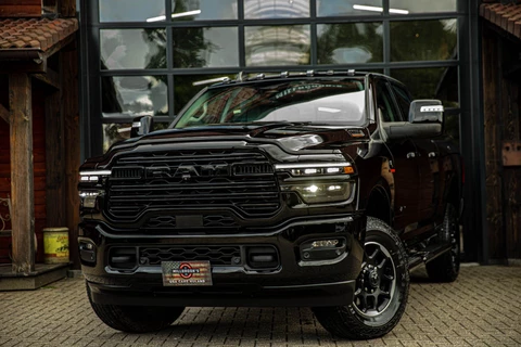 Dodge Ram 2500 laramie 6.7L Cummins black edition Dodge RAM 2500 laramie 6.7L Cummins Garantie 4 jaar tot 200.000 km .