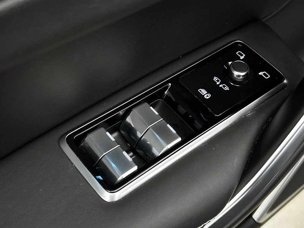 Jaguar F-PACE – foto 34