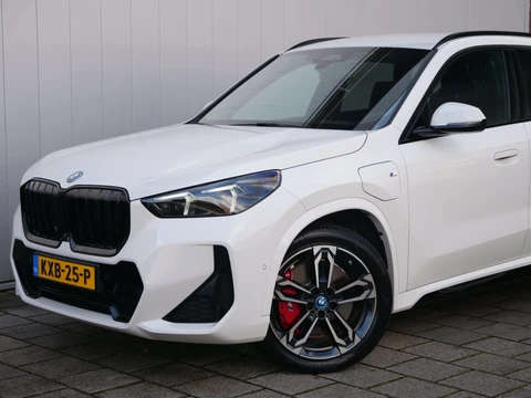 BMW X1 xDrive25e M-Sport Pro 245 Pk Automaat Navi / DAB / Apple Carplay / Camera's / Stoelverwarming