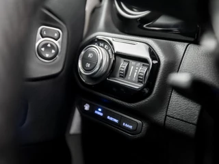 Jeep Wrangler – thumbnail 26