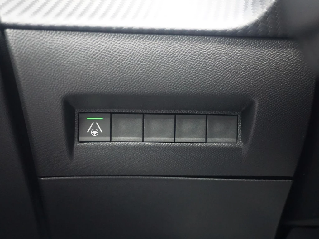Peugeot e-208 – foto 17