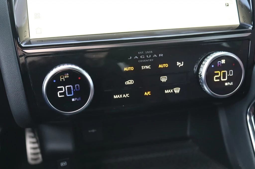 Jaguar E-PACE – foto 33