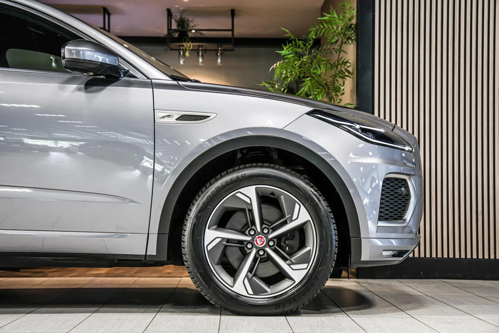 Jaguar E-PACE – foto 16