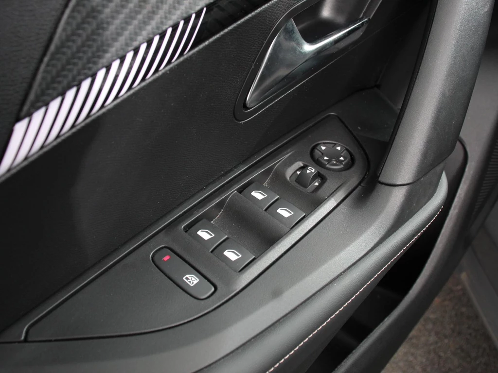Peugeot e-2008 – foto 17