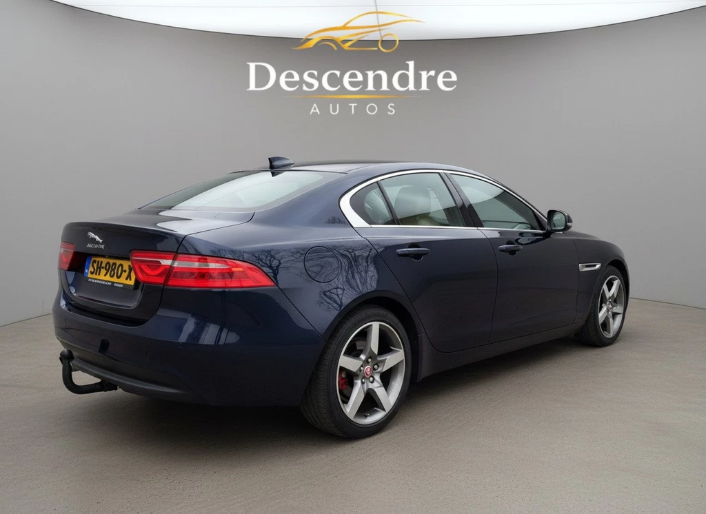 Jaguar XE – foto 5