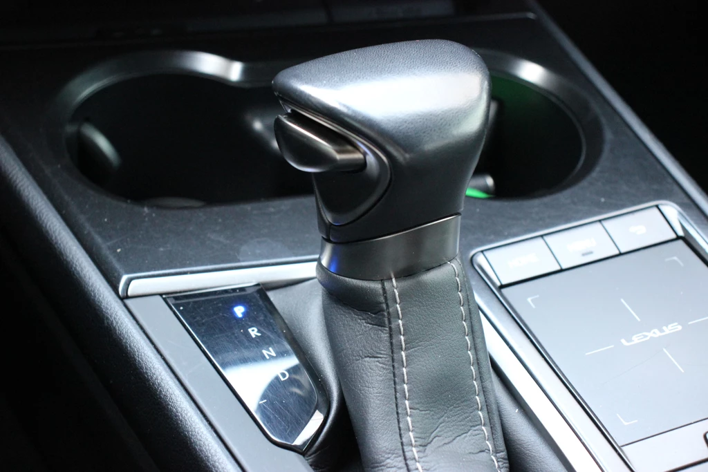 Lexus UX – foto 11