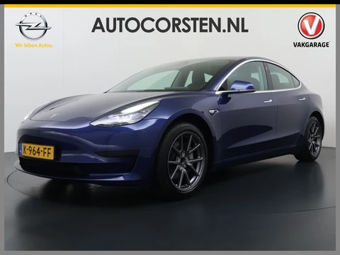 Tesla Model 3 SR+ 325PK LFP-Accu AutoPilot Leer Pano-Dak Adaptive Cruise Lmv 18" Camera's Elektr.-Stuur+Stoelen+Spiegels+Geheugen+Easy-Entry+Verwarmde stoelen Park assistent Pdc WIFI Ecc Lane-Assist Speed-Assist Ecc Navi Led DAB Voorverwarmen interieur via App Keyless One-Pedal-Drive 1e Eigenaar Origineel Nederlandse Auto LFP accu dus 100% opladen!