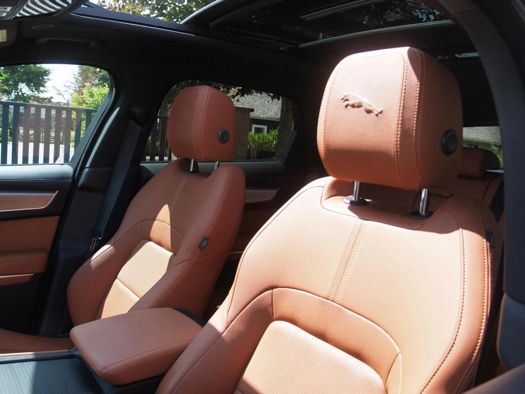 Jaguar F-PACE – foto 16