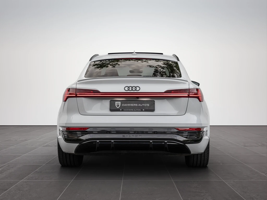 Audi Q8 Sportback e-tron – foto 4