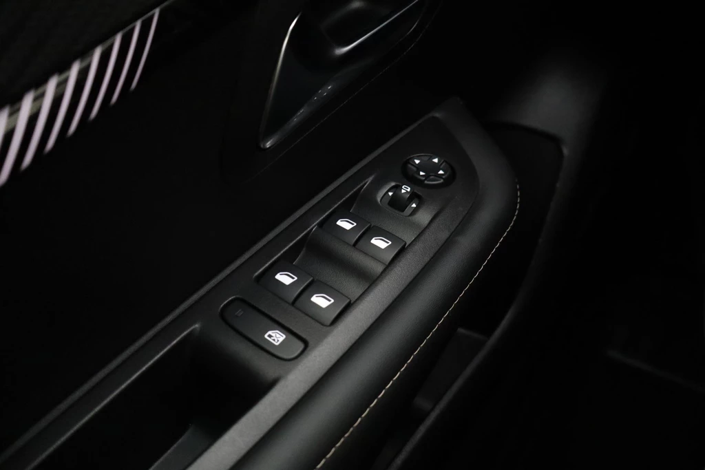 Peugeot 208 – foto 18