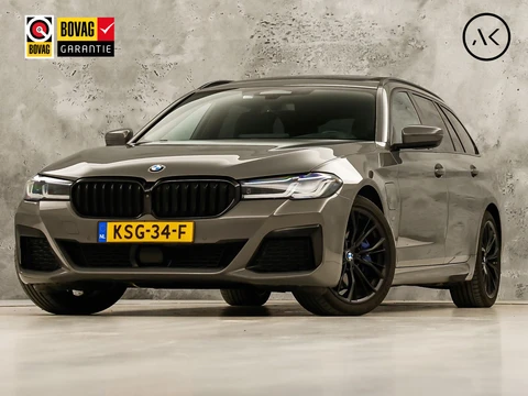 BMW 5 Serie 530e M Sport High Executive 293Pk FULL OPTION (PANORAMADAK, M PAKKET, LASER LED, HEAD-UP DISPLAY, 360 CAMERA, MEMORY SEATS, HARMAN/KARDON, TREKHAAK ELEKTRISCH, STOELVERWARMING ACHTER, DISPLAY KEY, NIEUWSTAAT)