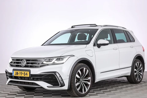Volkswagen Tiguan 1.4 TSI eHybrid R-Line Exclusive | PANORAMADAK | LEDER | 360 Camera | Full LED | PHEV -HEMELVAART OPEN!-