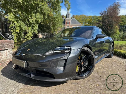 Porsche Taycan Turbo S | Alcantara | Keramisch | Sport Chrono | Pano |