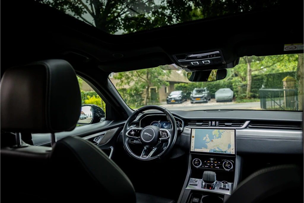 Jaguar F-PACE – foto 21