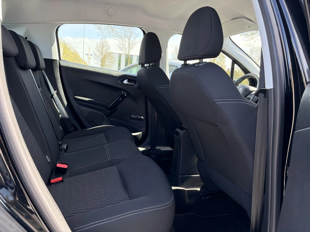 Peugeot 208 – foto 10