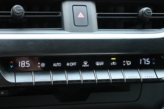 Lexus UX – thumbnail 25